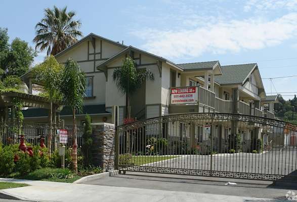 Graham Ave Apts property
